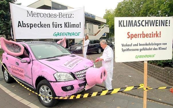 Greenpeace attackiert Mercedes-Benz. Foto: UnitedPictures